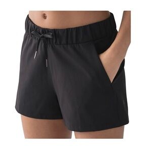 Lululemon On the Fly Short  2 1/2”